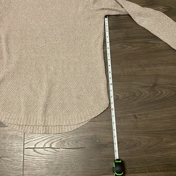 Women’s Pink Clover Beige Tan Crew Neck Sweater, Size Small - Picture 5 of 6